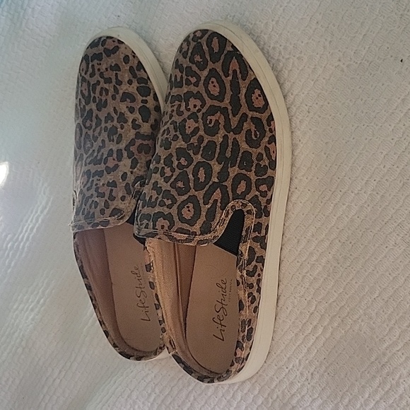 Life Stride Leopard Print Slip on Sneakers Size 8.5 - Picture 3 of 4